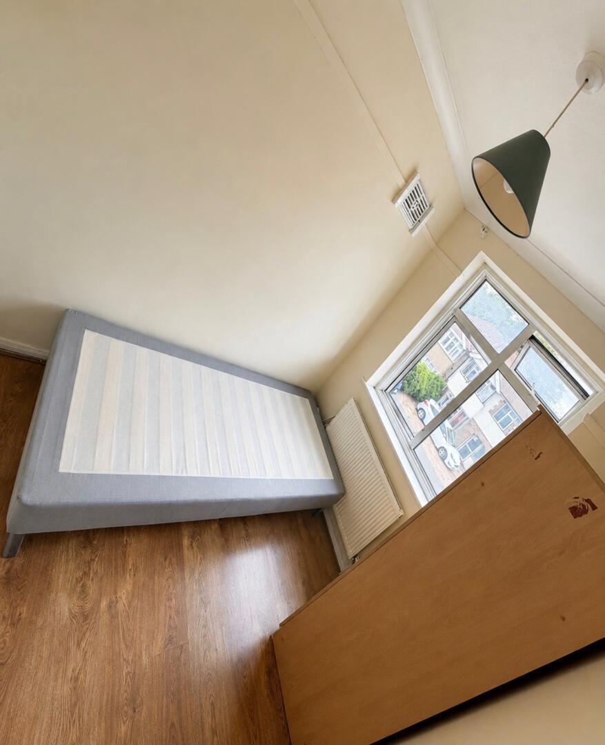 Willow Gardens, Hounslow